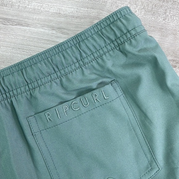 ☀️RIP CURL☀️ SURF GREEN ESSENTIALS BOARD SHORTS - Picture 9 of 10
